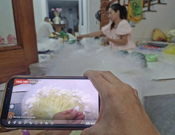 Sản phẩm lưới ở thôn Trần Phú được người dân quảng bá, kết nối thị trường tiêu thụ qua các nền tảng mạng xã hội. Ảnh: PV