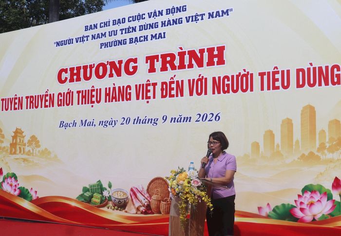 Chủ tịch Ủy ban MTTQ Việt Nam phường Bạch Mai Tạ Thị Thanh Huyền phát biểu. Ảnh: Linh Chi