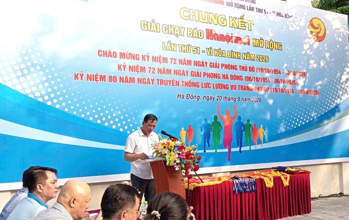 Giám đốc Trung tâm văn hóa, thông tin và thể thao phường Hà Đông Nguyễn Đức Tiến phát biểu khai mạc. Ảnh: PV