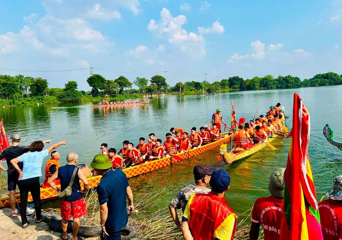 Lễ hội bơi trải làng Yên Duyên có lịch sử hơn 1.000 năm. Ảnh: Trần Oanh.