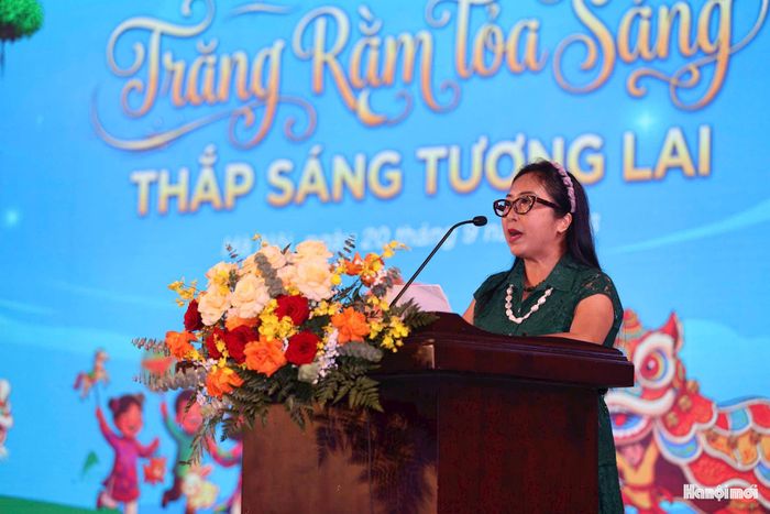 Phó Giám đốc Trung tâm Văn hóa và Thư viện Hà Nội Trần Thanh Tú phát biểu khai mạc chương trình. Ảnh: Thanh Tùng