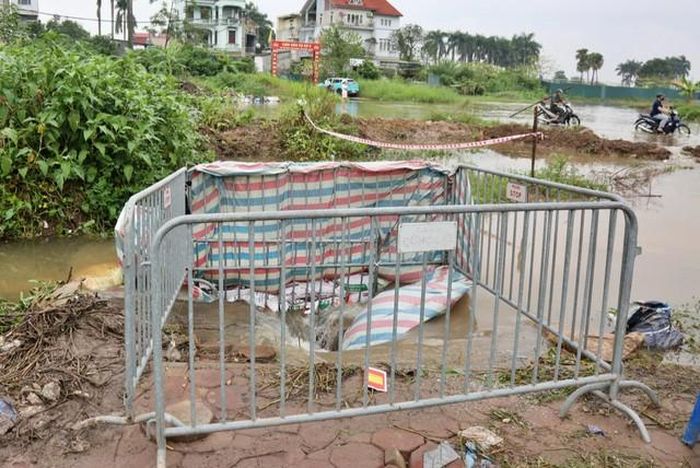 Công ty Cổ phần đô thị Việt Úc xác nhận đơn vị là đơn vị duy trì thoát nước tại khu vực. Ảnh: Minh Chiến