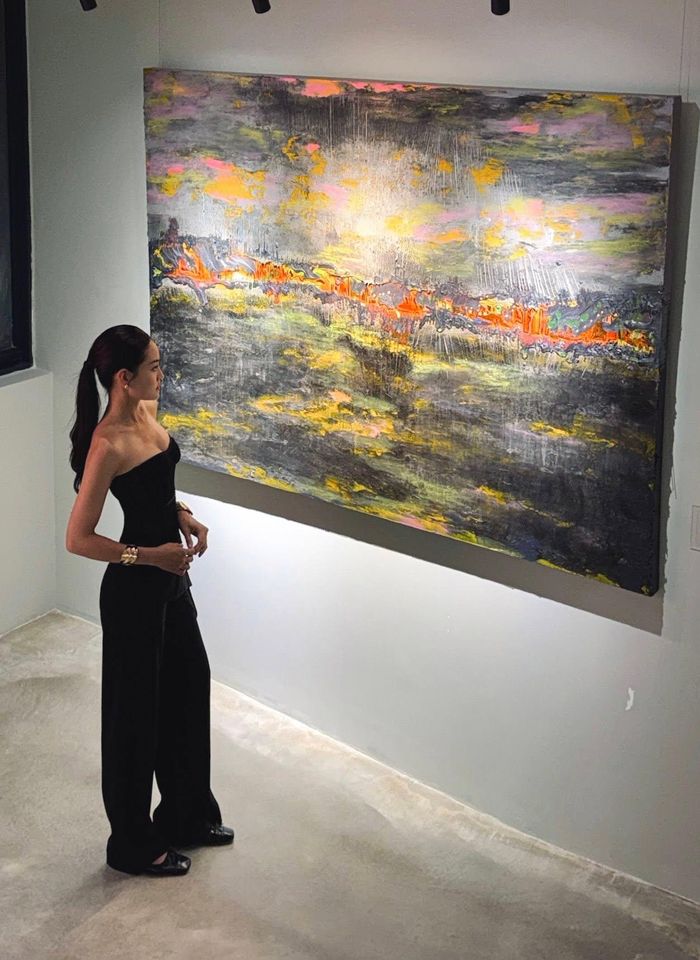 Thùy Anh khoe sắc vóc xinh đẹp.