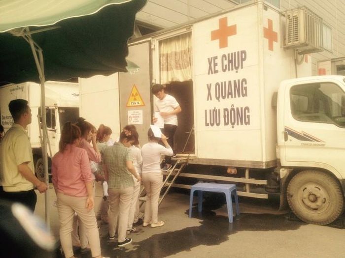 Ảnh chụp X quang phổi trên xe lưu động cho người lao động tại các khu công nghiệp Ảnh: Lan Phương.