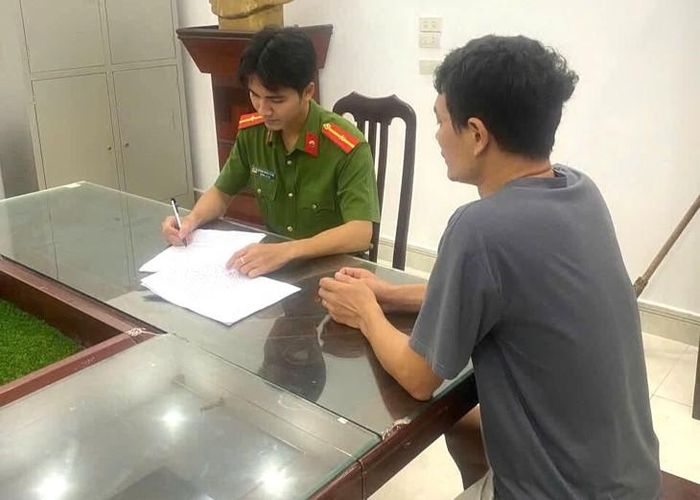 Đối tượng Trương Văn Long tại cơ quan Công an. Ảnh: Cơ quan Công an.
