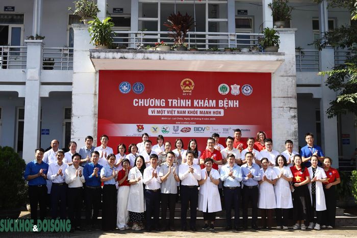 Đoàn công tác Bộ Y tế chụp ảnh lưu niệm tại chương trình.