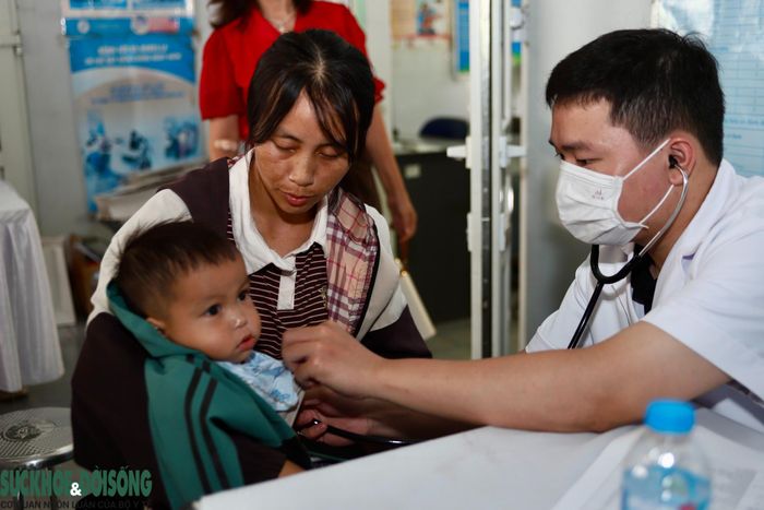 Đối với những học sinh có vấn đề cần theo dõi, các bác sĩ tư vấn, hướng dẫn cụ thể để gia đình và nhà trường có biện pháp chăm sóc phù hợp.