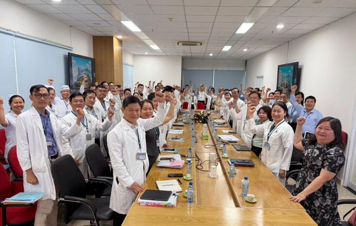 Tập thể lãnh đạo bệnh viện và các khoa, phòng của Bệnh viện Nhân Dân 115 thể hiện trách nhiệm và quyết tâm thực hiện nhiệm vụ triển khai Cơ sở 2 tại Đặc khu Côn Đảo. Ảnh: SYT.