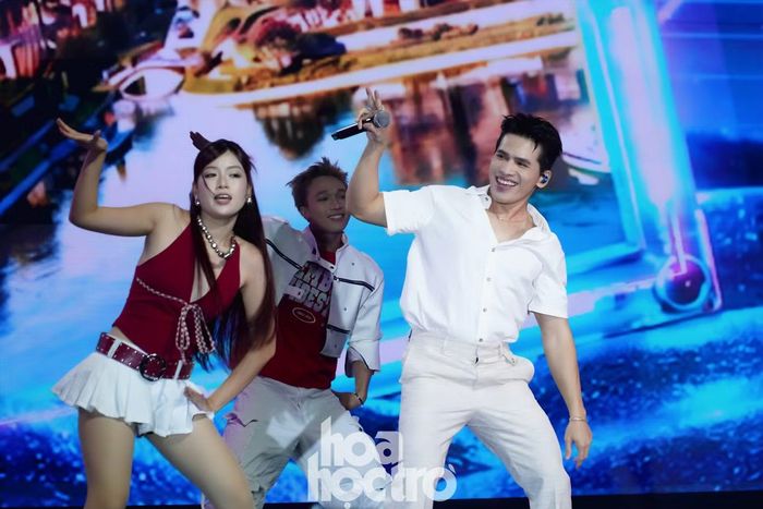 "Dì Lệ" tự tin thể hiện vũ đạo sau khi vượt "chông gai".