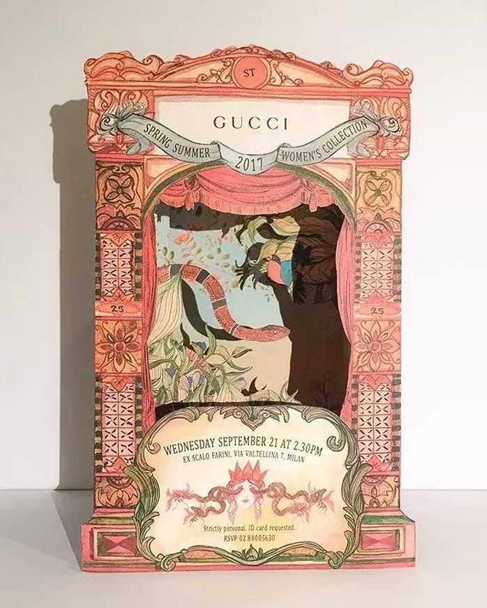 Thiệp mời 3D của show Gucci Spring Summer 2017 Women's Collection.