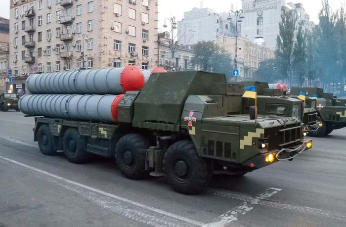Chuyên trang quân sự Ukraine Defense Express cho biết S-300 Clone không phải bản sao của tên lửa 5V55 thời Liên Xô mà là thiết kế mới dành cho các tổ hợp S-300 Ukraine đang vận hành.