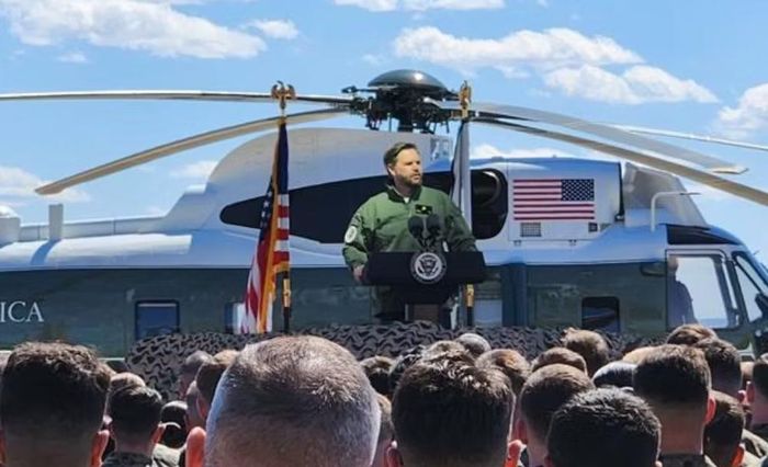 Theo các quan chức được The New York Times dẫn lời, Vance phản đối chiến dịch ngay từ đầu và được Trump giao tham gia nỗ lực tìm cách chấm dứt xung đột.