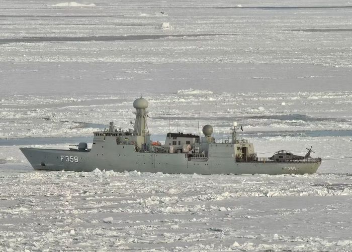 Washington cũng được duy trì quyền tiếp cận, đồn trú và sử dụng không phận Greenland lâu dài, kể cả trong trường hợp hòn đảo giành độc lập khỏi Đan Mạch.