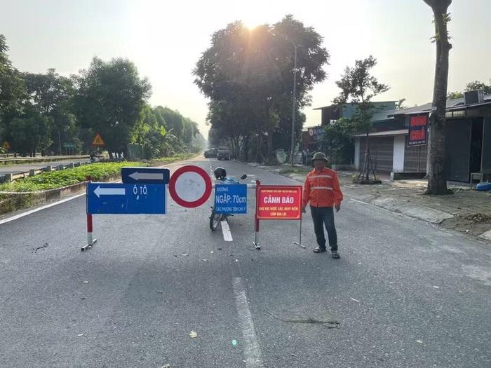 Phương tiện lưu thông trên đường gom Đại lộ Thăng Long qua xã Hữu Bằng và Hoà Lạc cần lưu ý đi theo chỉ dẫn phân luồng