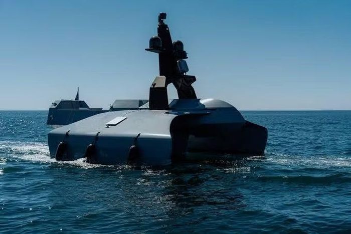 Điểm đáng chú ý chính là USV Seavex có thể phóng và thu hồi máy bay không người lái (UAV) trong khi cập bến, sạc pin và nhận dữ liệu nhiệm vụ từ UAV hoạt động cách xa.