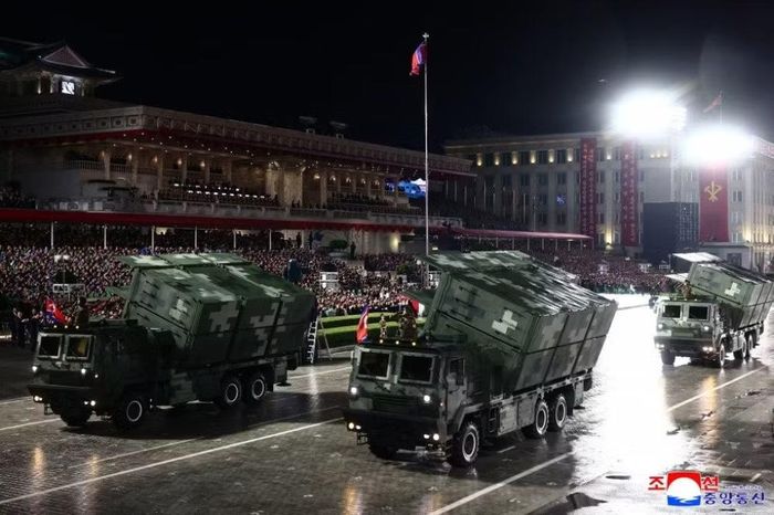 Chủ tịch Kim Jong-un cho biết các doanh nghiệp công nghiệp quốc phòng cần đóng vai trò lớn hơn trong việc thực hiện lộ trình phát triển của Triều Tiên nhằm tăng cường lực lượng vũ trang. Ông cũng chỉ thị cải thiện điều kiện sản xuất tại các nhà máy quân sự trong nước.