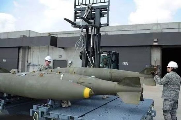 Theo giới truyền thông, phần lớn chi phí đạn dược cho Israel dự kiến sẽ được chi trả bởi chương trình Viện trợ Quân sự Nước ngoài của Mỹ, tức là hoàn toàn miễn phí.
