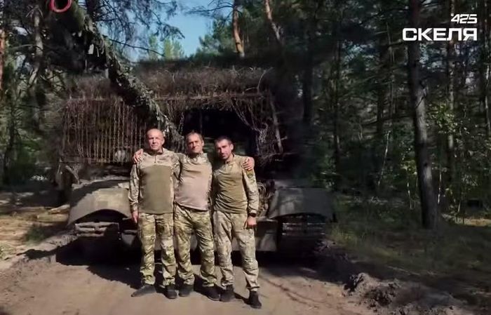 Cần nhắc lại, xe tăng T-84 được phát triển bởi Cục Thiết kế Cơ khí Kharkiv (KKBM) dựa trên T-80UD. Nguyên mẫu đầu tiên được chế tạo vào những năm 1990, và việc sản xuất diễn ra tại Nhà máy Malyshev.
