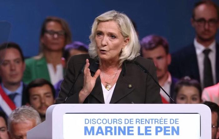 Lãnh đạo đảng Tập hợp Quốc gia (RN) Marine Le Pen và Chủ tịch RN Jordan Bardella ngày 19/9 ra tuyên bố chung phản đối động thái của Moskva sau khi Nga đưa hoạt động tại nước này của tập đoàn bán lẻ Pháp Auchan và tập đoàn thực phẩm Thụy Sĩ Nestlé vào diện quản lý tạm thời.