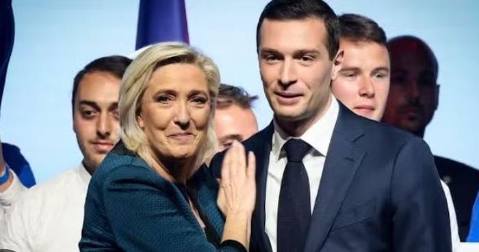 Bà Le Pen và ông Bardella kêu gọi Pháp tăng cường bảo vệ cơ sở hạ tầng chiến lược, các cơ sở nhạy cảm và doanh nghiệp trong ngành công nghiệp quốc phòng.