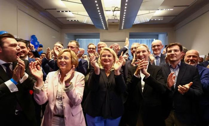 Tại cuộc bầu cử địa phương Berlin, đảng Die Linke cánh tả dẫn đầu với 25,6% phiếu. CDU đạt 19,7%, còn AfD đứng thứ 3 với 16,3%, theo kết quả thăm dò.
