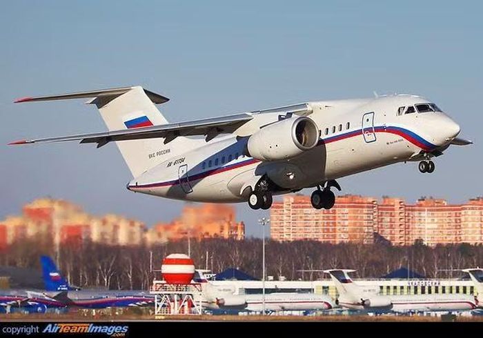 Bên cạnh đó, còn có 2 chiếc An-148 được giao cho Cơ quan An ninh Liên bang (FSB), 2 chiếc thuộc Bộ Tình trạng Khẩn cấp (EMERCOM), 5 chiếc thuộc Hãng hàng không Angara và 5 chiếc thuộc Hãng hàng không Saravia - Saratov.