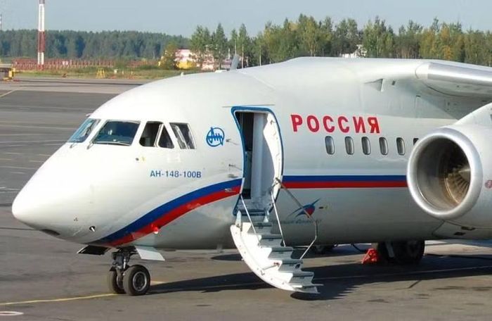Được biết 3 chiếc An-148-100 nữa dành cho Bộ Quốc phòng Nga (số hiệu 44-01, 44-02 và 44-03) và 2 chiếc dự kiến chế tạo cho Đội bay đặc biệt Rossiya (số hiệu 43-10 và 44-04) cũng đang trong giai đoạn sản xuất tại VASO, nhưng số phận của chúng vẫn chưa chắc chắn.