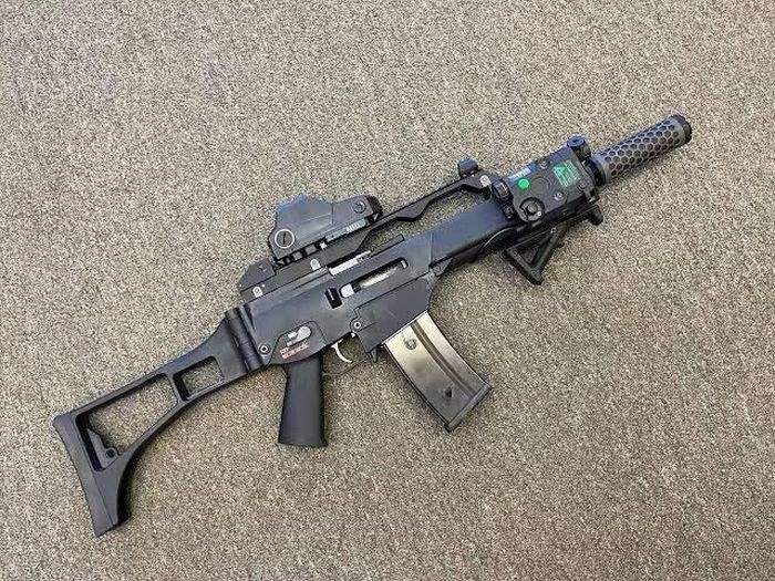 Việc chuyển đổi từ tiểu liên MP5SD sử dụng đạn súng ngắn 9×19 mm sang G39 bắn đạn .300 Blackout đã thay đổi đáng kể khả năng của loại vũ khí nhỏ gọn, ít tiếng ồn này của Lực lượng Đặc nhiệm Đức.