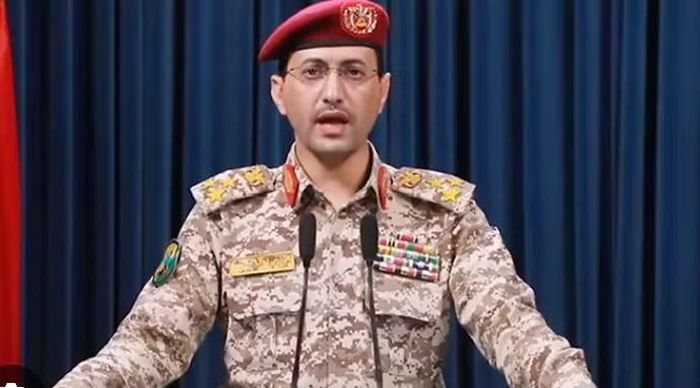 Tướng Yahya Saree, phát ngôn viên Houthi, cho biết lực lượng này sử dụng "lượng lớn tên lửa đạn đạo và tên lửa hành trình" cùng máy bay không người lái để tập kích Riyadh và các cơ sở của tập đoàn dầu khí Saudi Aramco tại thành phố Yanbu.