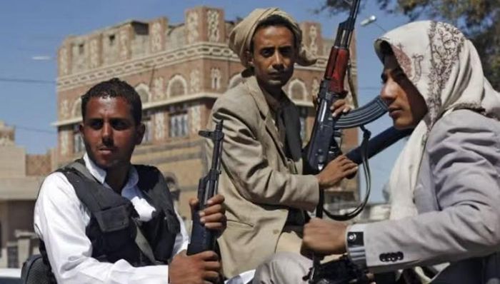 Houthi cũng tuyên bố phong tỏa hàng hải đối với Arab Saudi và nhắm mục tiêu vào các tàu nước này trên biển Đỏ.