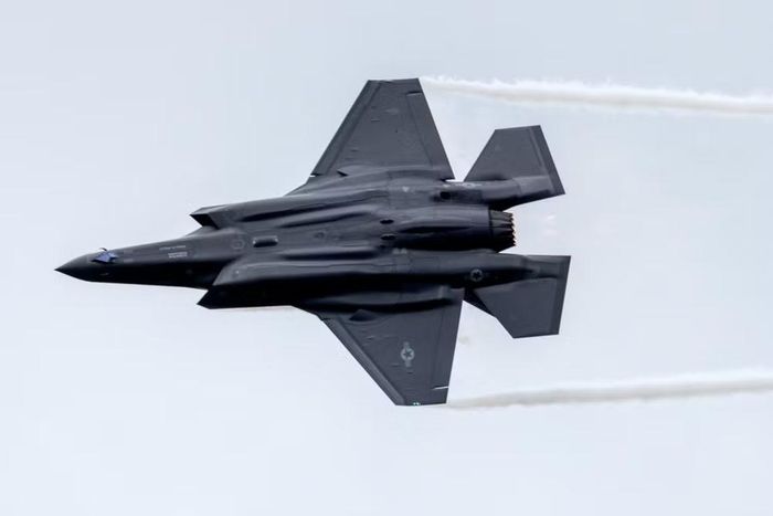 Chiếc F-35A đầu tiên của Đức bắt đầu được chế tạo tại nhà máy Fort Worth của Lockheed Martin vào tháng 12/2024. Đến tháng 8/2026, công ty đã hoàn thành việc lắp ráp máy bay, sau đó tiến hành kiểm tra trên mặt đất và chuẩn bị cho chuyến bay thử nghiệm đầu tiên.