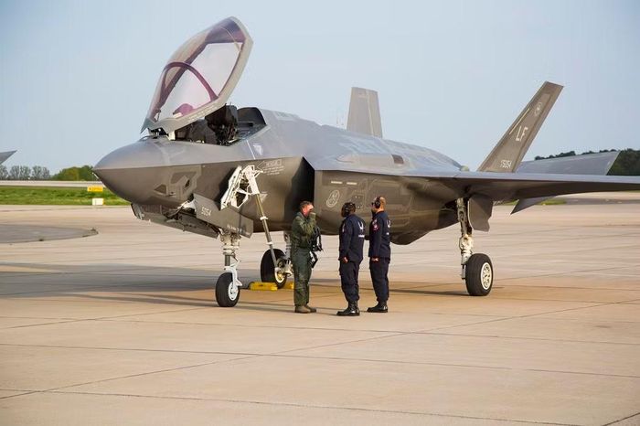 Tháng 7/2022, Bộ Ngoại giao Mỹ đã phê duyệt khả năng bán 35 máy bay chiến đấu F-35A cho Đức, cùng với động cơ, vũ khí, thiết bị, dịch vụ huấn luyện và hậu cần.
