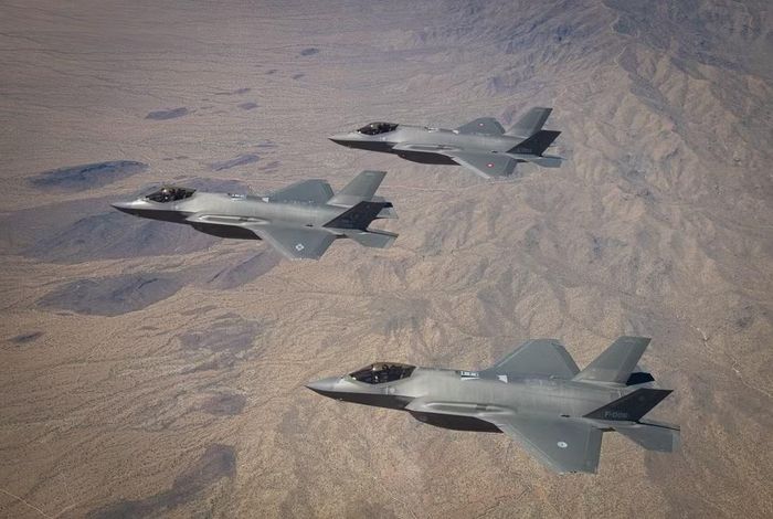 Đức đã quyết định mua 35 tiêm kích F-35A vào năm 2022, sau khi Nga bắt đầu cuộc xung đột tại Ukraine. Những máy bay mới này sẽ thay thế các chiến đấu cơ Tornado đã lỗi thời mà Không quân Đức đã sử dụng từ những năm 1980.