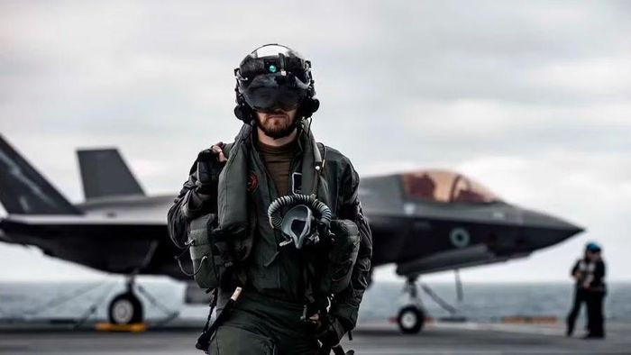 Việc lựa chọn F-35A cũng liên quan đến việc nước này tham gia chương trình trao đổi hạt nhân của NATO, vì loại máy bay chiến đấu nói trên có thể sử dụng bom hạt nhân B61 của Mỹ.