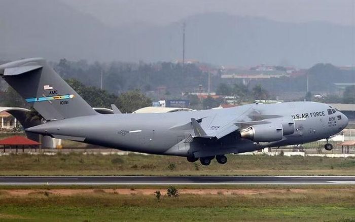 Ngoài ra còn có một yếu tố khác, đó là một số quốc gia nước ngoài đang sử dụng C-17, bao gồm Australia, Anh, Canada, Kuwait, Ấn Độ và UAE có tiềm năng quan tâm đến việc mở rộng đội bay C-17 của họ thông qua việc mua sắm thêm máy bay mới.