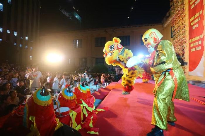 Rộn ràng trống hội