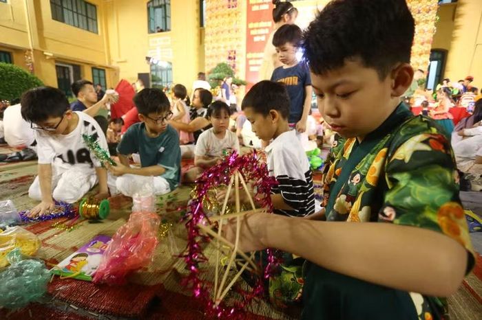 Tự tay làm đèn ông sao truyền thống