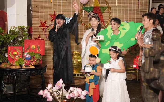Các ông bố hóa thân thành nhiều nhân vật trong đêm Trung thu.