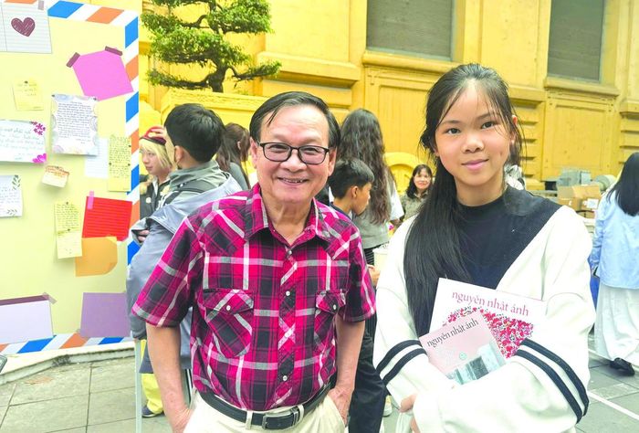 Nhà văn Nguyễn Nhật Ánh với độc giả Hà Nội.