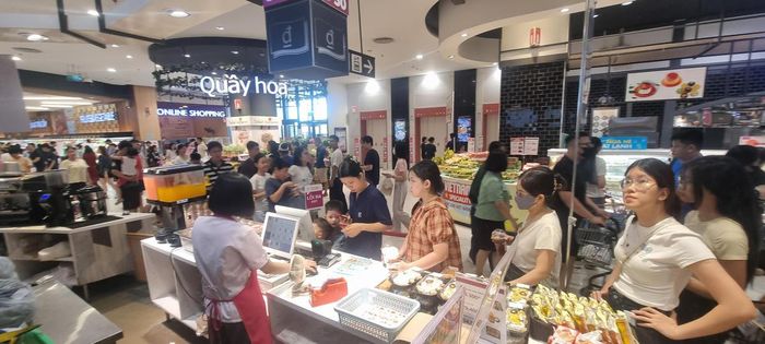 Sức mua cao, ngành bán lẻ hy vọng bứt phá dịp cuối năm. Ảnh: Nam Anh.