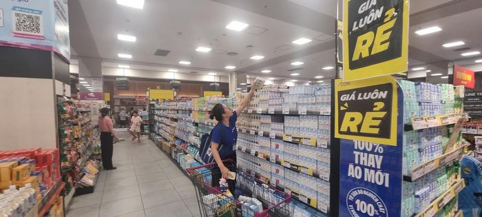 Sức mua cao, ngành bán lẻ hy vọng bứt phá dịp cuối năm. Ảnh: Nam Anh.