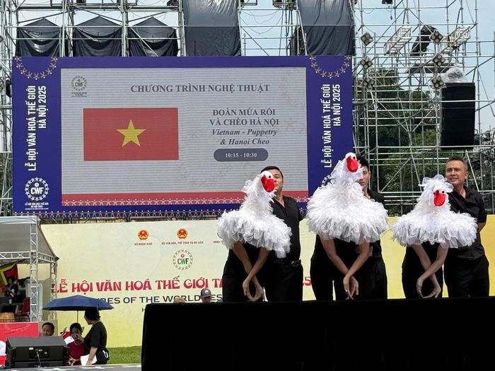 Tiết mục của Nhà hát múa rối Thăng Long tại Lễ hội Văn hóa thế giới tại Hà Nội lần thứ nhất (ảnh TL)