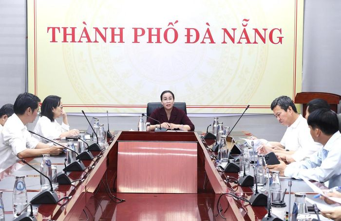 Bà Nguyễn Thị Anh Thi, Phó Chủ tịch UBND TP Đà Nẵng chủ trì buổi làm việc. Ảnh: Nguyễn Tú.