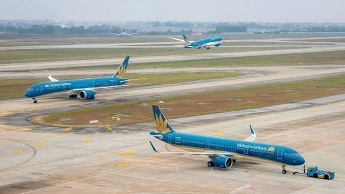 Doanh thu của Vietnam Airlines bị bào mòn bởi giá nhiên liệu tăng cao. Ảnh: VNA.