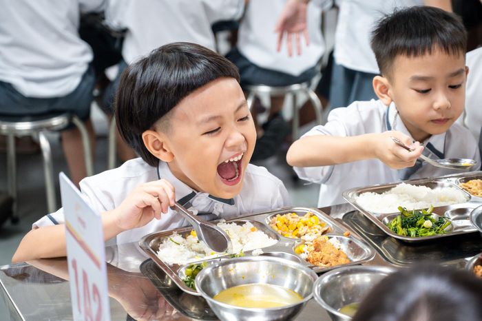 Học sinh trường Tiểu học Chu Văn An (phường Việt Hưng, Hà Nội) trong giờ bán trú. Ảnh: Đinh Hà.