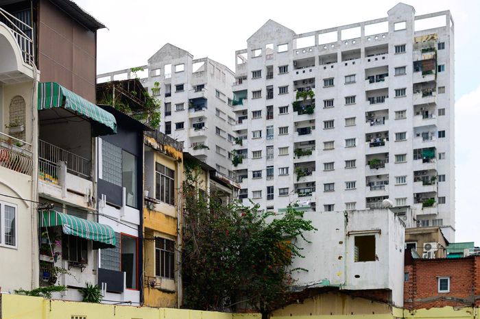 Sau gần 30 năm chờ đợi, dự án Mả Lạng và chợ Gà - Gạo đã bước sang giai đoạn triển khai sau lễ khởi công. Người dân mong ngày bàn giao mặt bằng sớm đến để khu vực được tái thiết, mở ra không gian sống khang trang và diện mạo mới cho trung tâm TP.HCM.