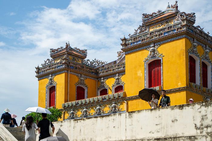 Mặt sau của điện Kiến Trung.