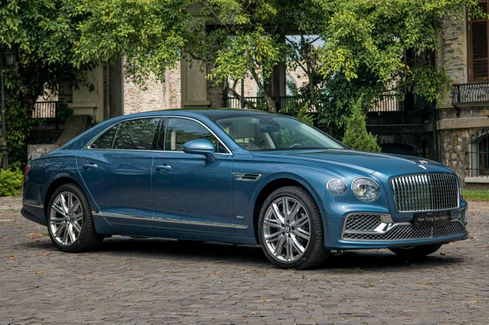 Mẫu sedan siêu sang hybrid đầu tiên trên thế giới - Bentley Flying Spur Hybrid. Ảnh: Bentley.