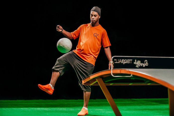 Ronaldinho là đại sứ của teqball. Ảnh: FITEQ.