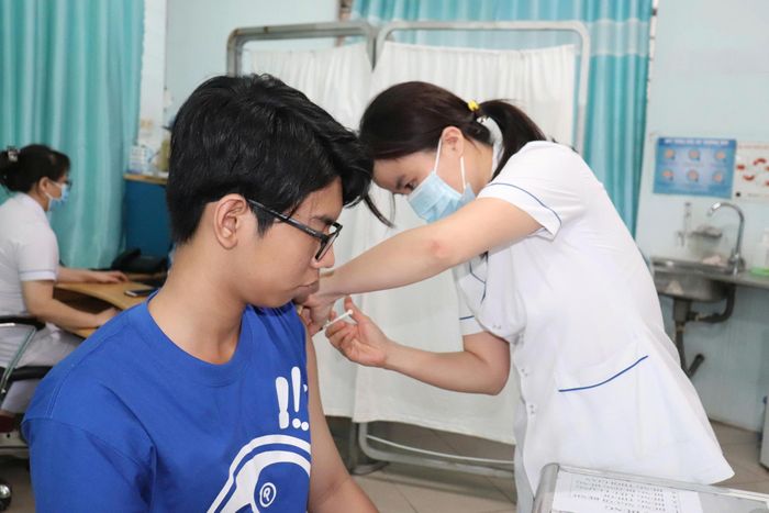  Tiêm vaccine phòng dại sớm sau phơi nhiễm giúp ngăn virus phát triển và bảo vệ trẻ trước nguy cơ mắc bệnh. Ảnh: CDC Đồng Nai.